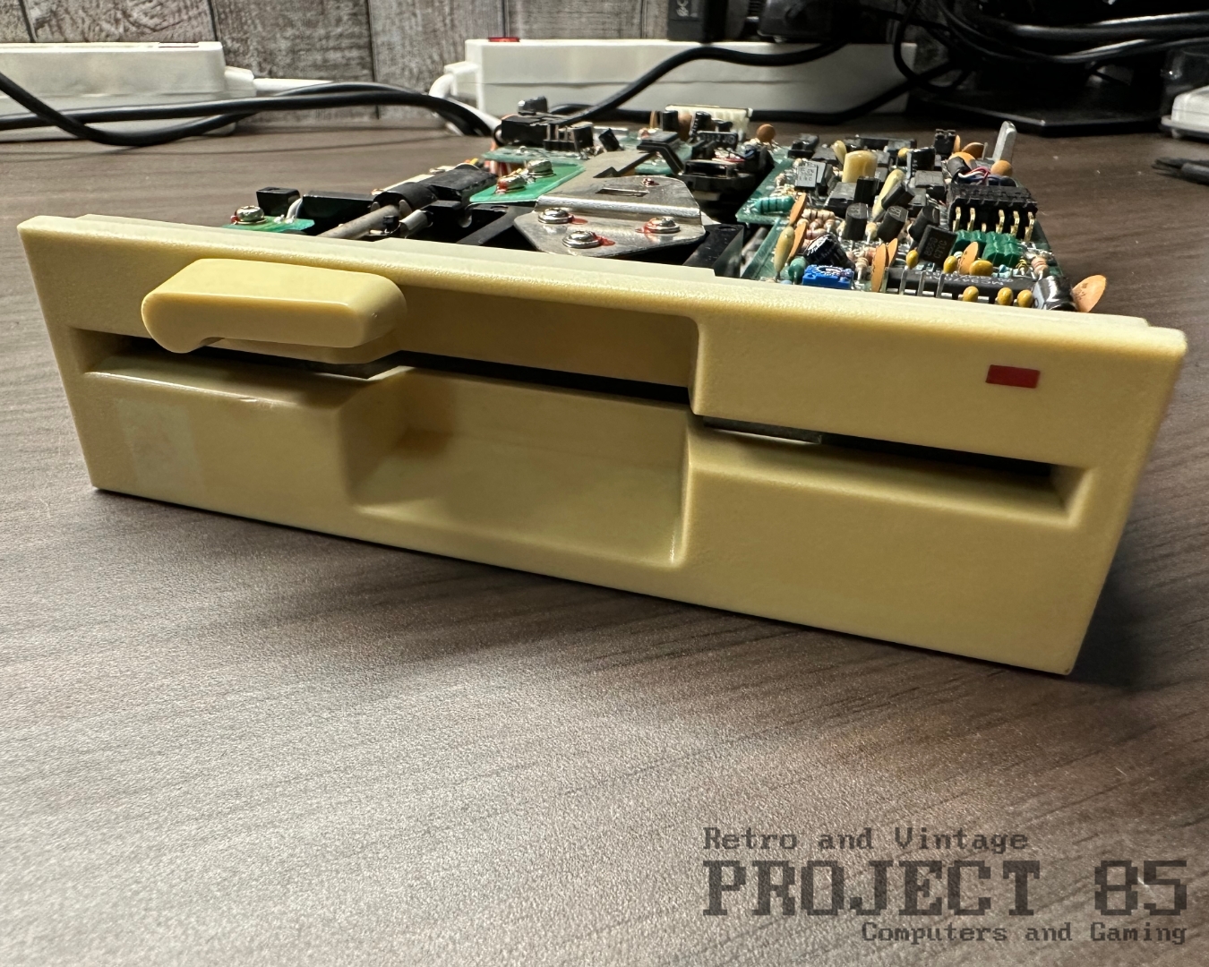 Bestelde 5.25” Floppy Drive via eBay